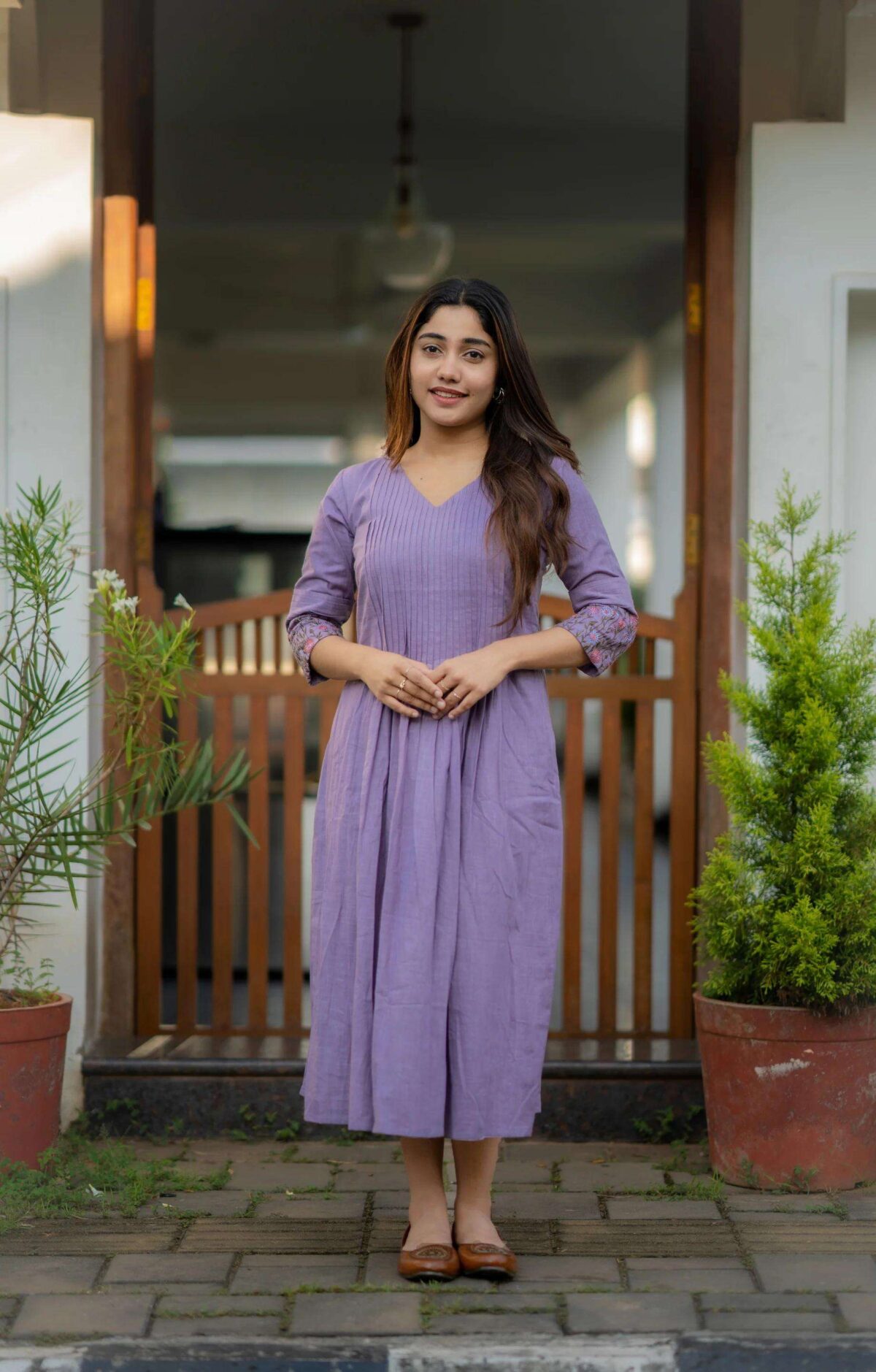 Effortless Elegance ? Embroidered Kurta Pant Set in Soft Cotton Slub (L) - Image 3